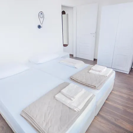 B&B Apartments Охрид Екстериор снимка